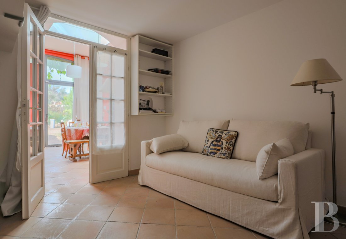 A family home built on the foundations of an ancient fortress in Agay harbour, Saint-Raphaël - photo  n°10